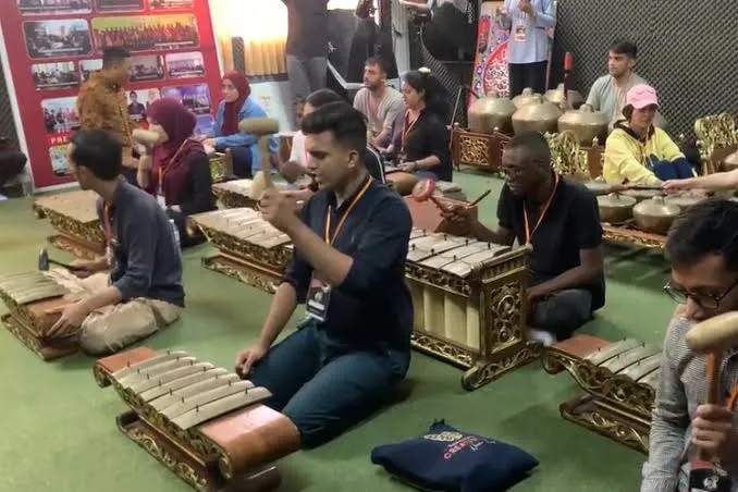 turis Belajar.